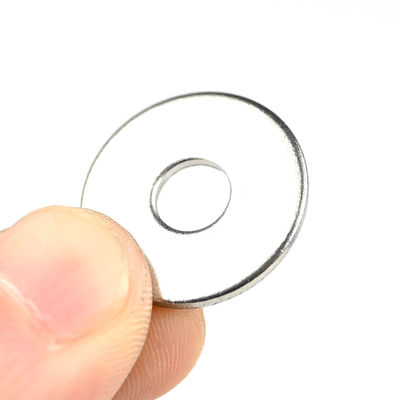 Zinc acabado SUS304 de acero inoxidable Lavadoras planas 6.0*20*1.5 para tornillo de perforación automática