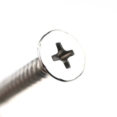 Técnica métrica DIN estándar Tek 5 de acero al carbono cabeza de la armadura Phillips con tornillos de perforación automática de alas personalizados